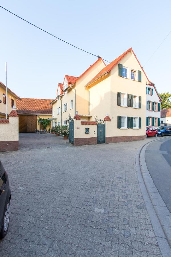 Weingut Und Gaestehaus Henrici Friesenheim is an Ortsgemeinde Dış mekan fotoğraf
